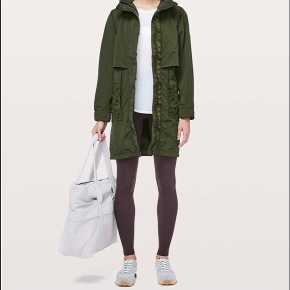 Women’s Lululemon coat size 6 - Picture 3 of 5